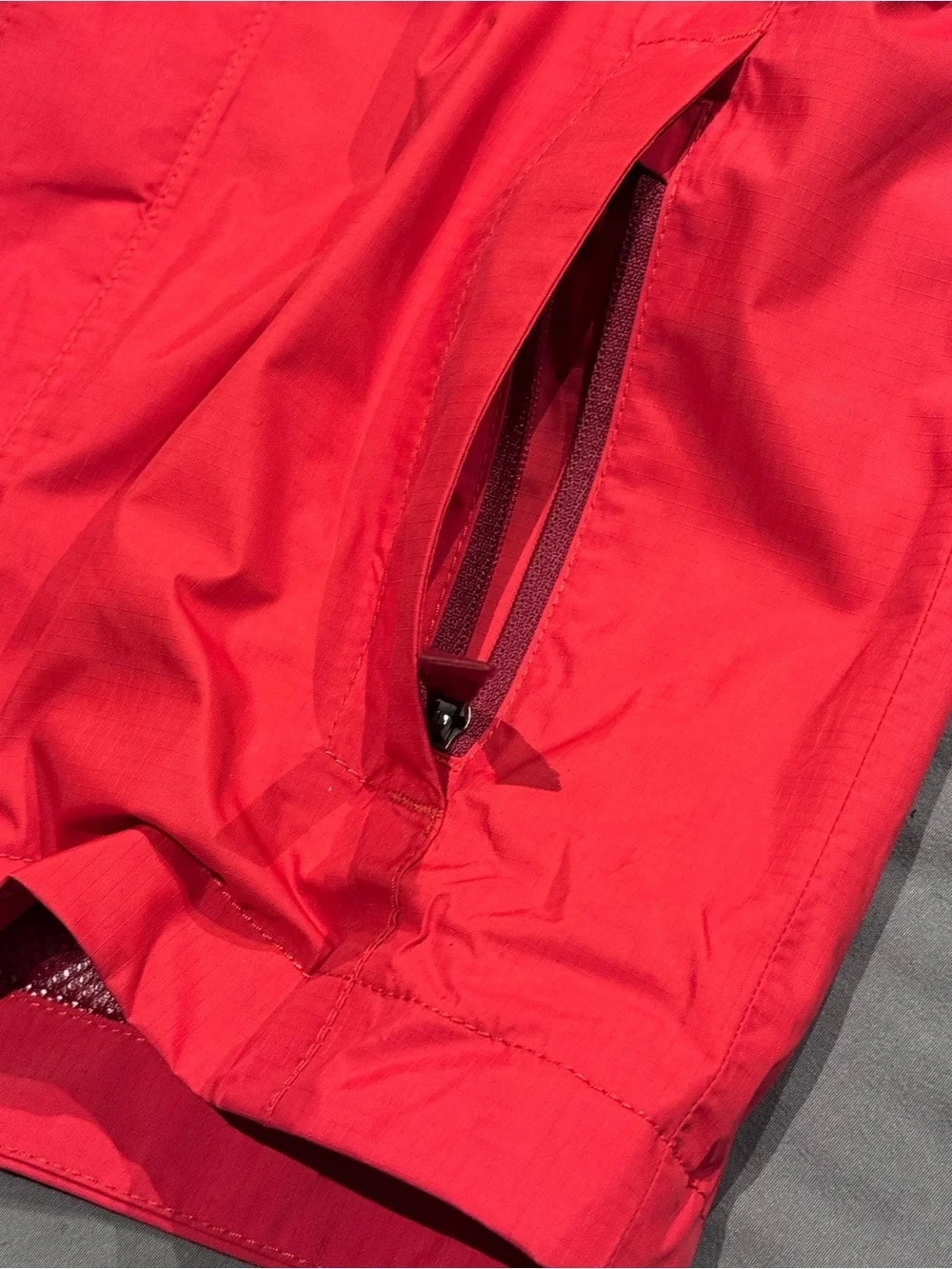 The North Face Kids Two-Tone Red and Black Hooded Rain Jacket - Size XS (6)
